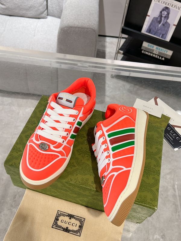 グッチ靴側面デザイン